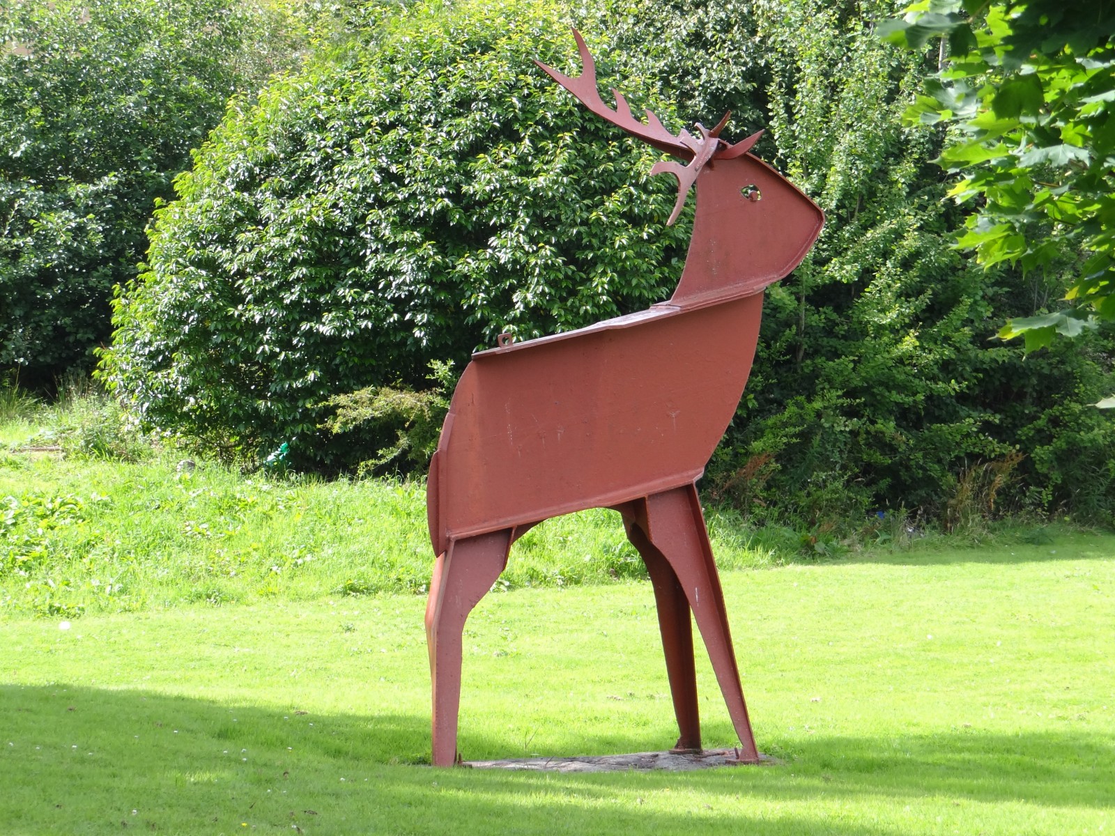 Monarch of Glen  - Kilmacolm Road, Greenock - George Wylie 2000 Commissioned by Cloch Housing Ass and celebrates the community and environment of Auchmountain Glen